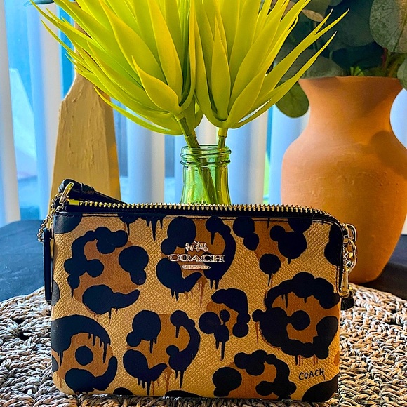 Coach limited edition Animal Beast print wristlet🐆 - Picture 1 of 4